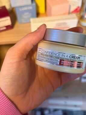 it cosmetics Confidence In A Cream - Cream & Silver Jar